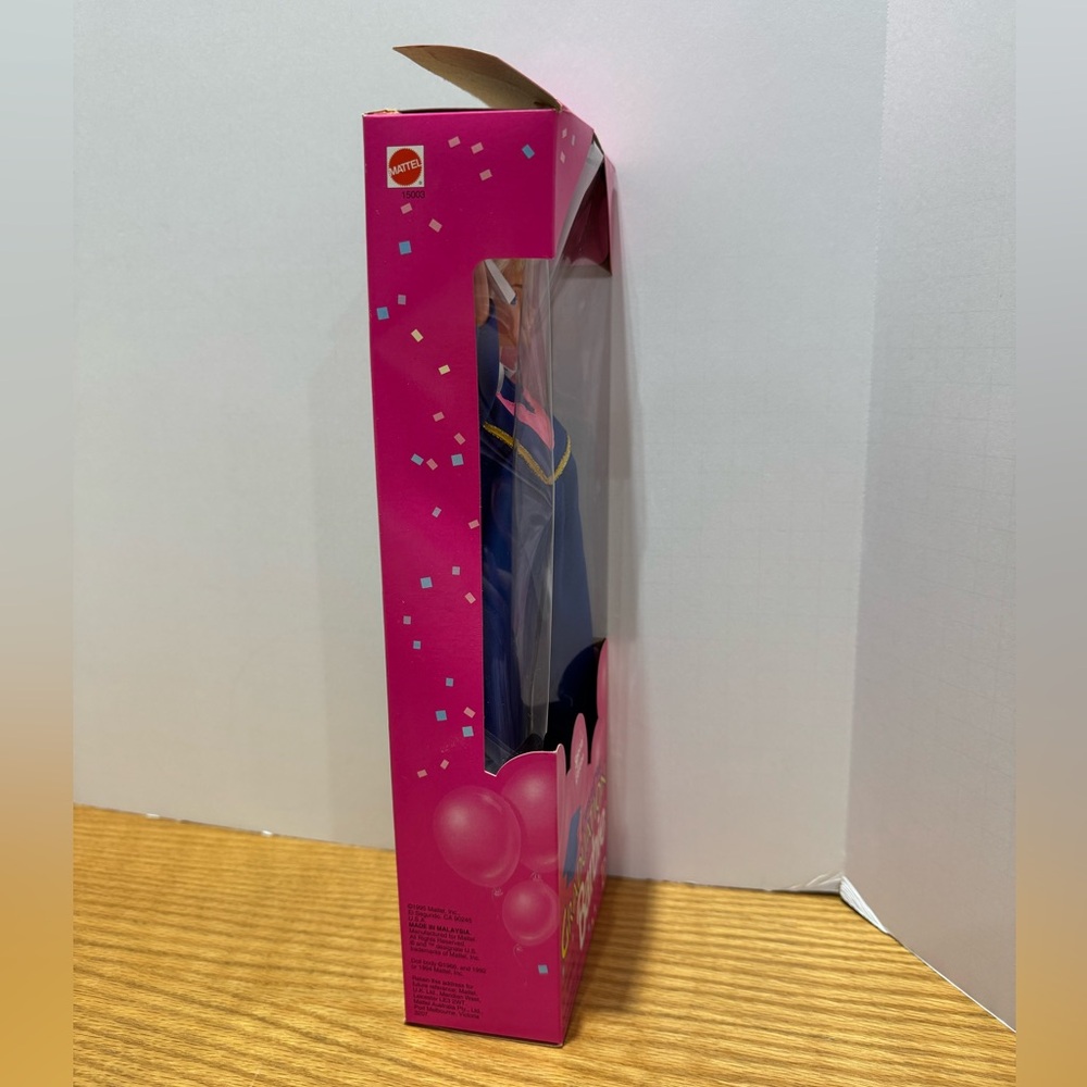 Barbie Graduation 1996 Doll in Blue and Pink NIB - Picture 3 of 7